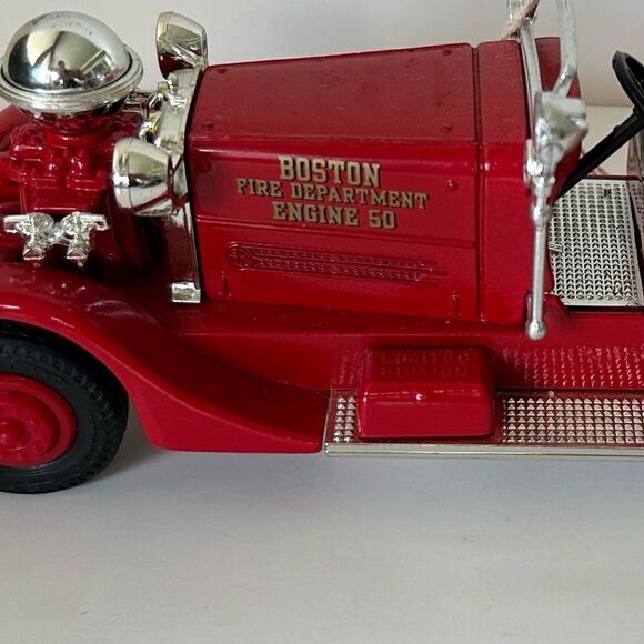 Vintage Corgi Ahrens Fox Boston Pumper Diecast Fire truck - Picture 3 of 11